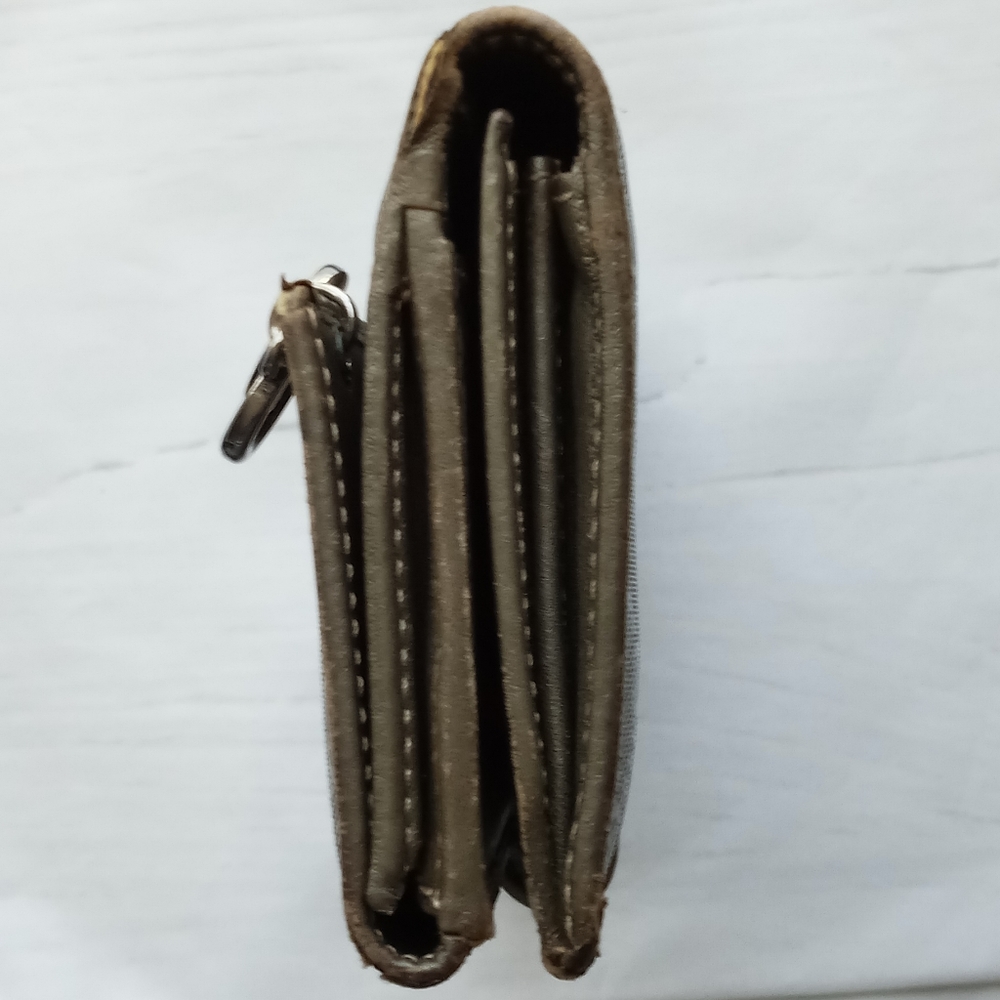 Authentic Gucci Metallic brown Signature wallet with GG charm - Picture 7 of 16